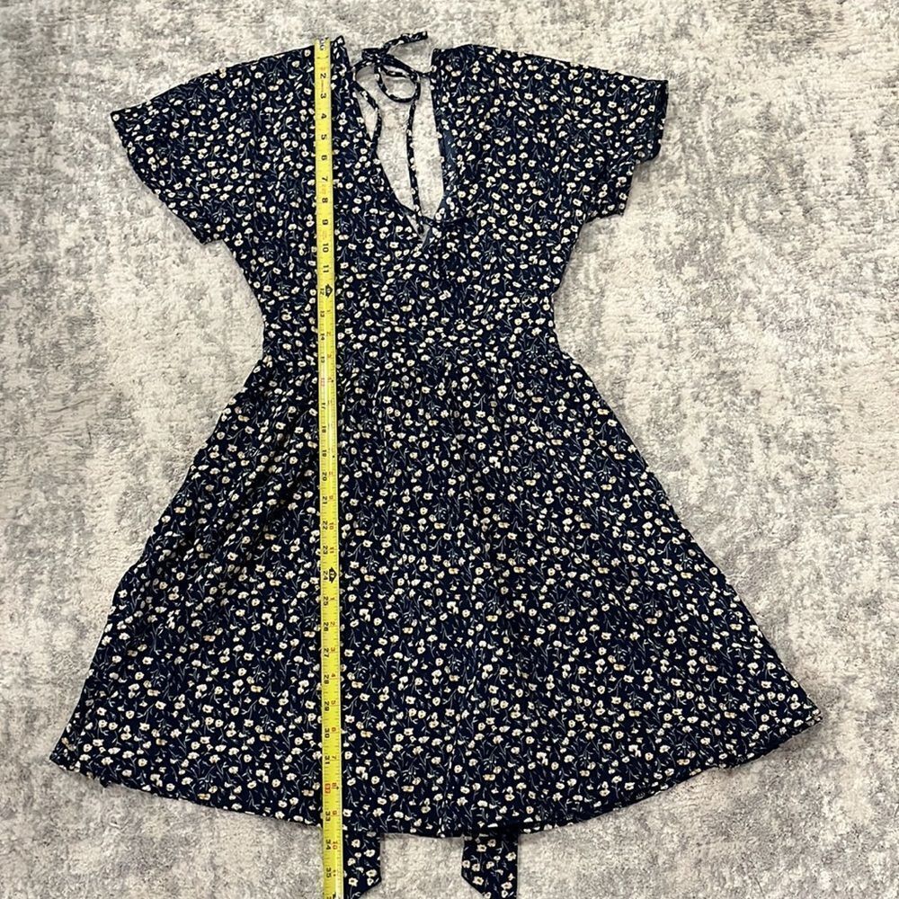 Backless Floral Print Dress - Picture 5 of 8